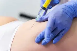 Aplicação de infiltração de coluna em paciente